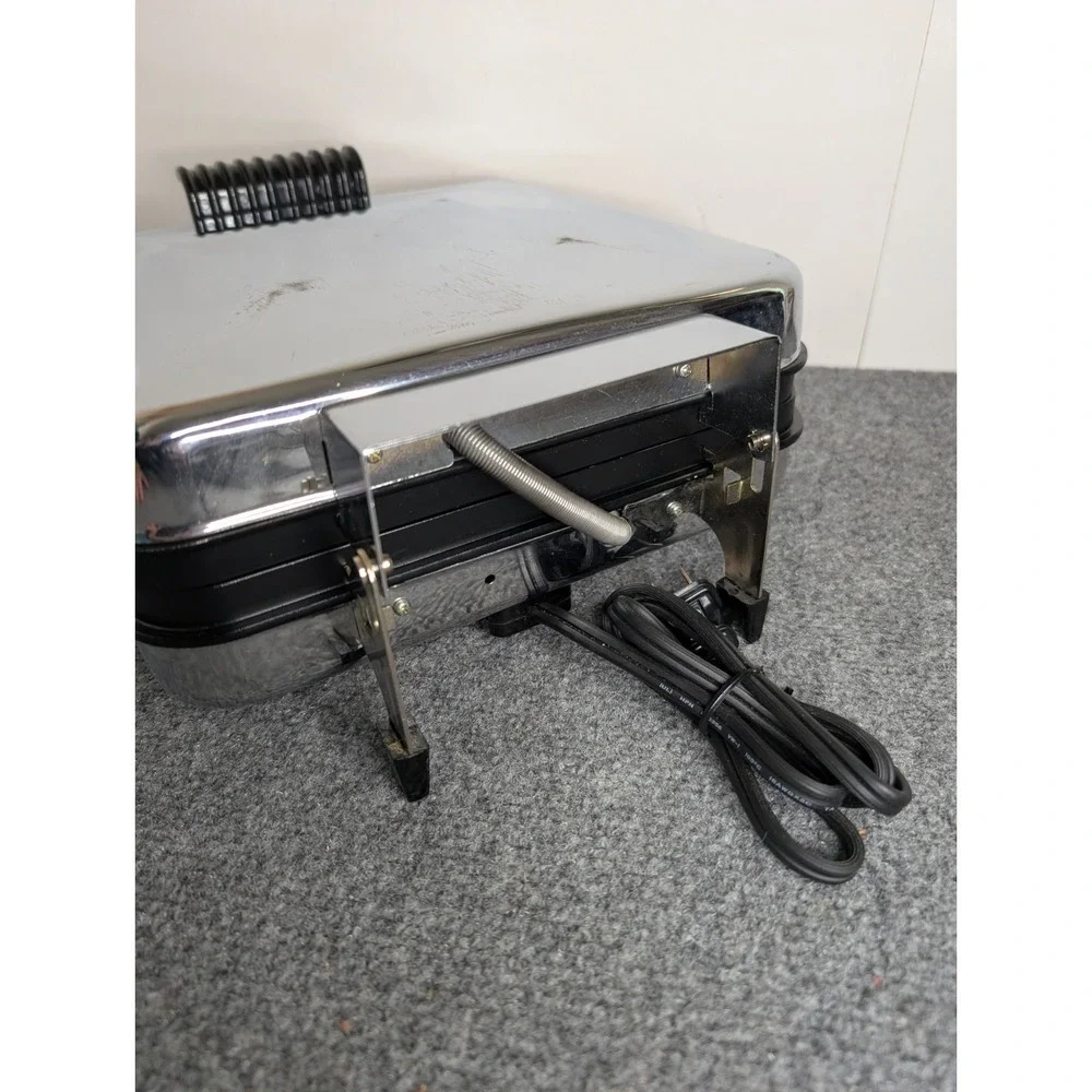 Vintage VILLAWARE Belgian WAFFLE MAKER #6150 (tested works good} Only Waffles